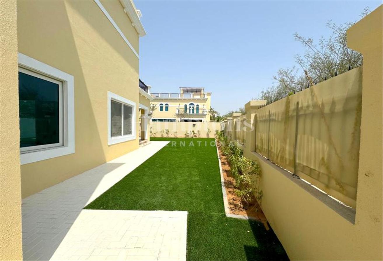 Exclusive | Private Pool | Corner Plot photo 7