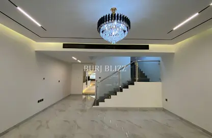 تاون هاوس - 3 غرف نوم - 5 حمامات للايجار في مسكن الامير - منطقة 11 - قرية جميرا الدائرية - دبي