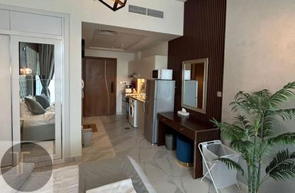 Apartment - Studio - 1 Bathroom for rent in Millennium Binghatti Residences - Business Bay - Dubai