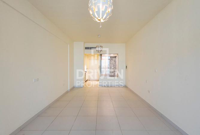 Modern Layout | Palm View | Spacious Studio photo 3