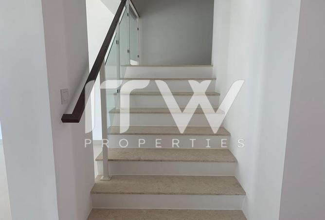 103677389 - Property Image 3