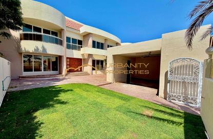 Villa - 4 Bedrooms - 6 Bathrooms for rent in Jumeirah 1 - Jumeirah - Dubai