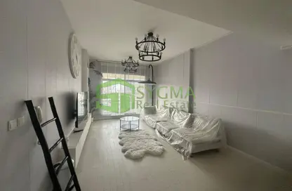 شقة - غرفة نوم - 2 حمامات للايجار في برج حمزة - مدينة دبي الرياضية - دبي