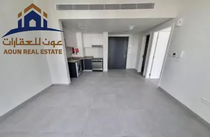 شقة - غرفة نوم - 2 حمامات للبيع في روڤ هوم الچادة - الجادة - الشارقة