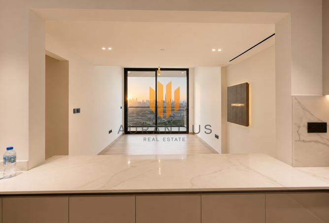Spacious 2BR | Unfurnished | Mid floor photo 3