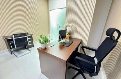 Office Space - Studio - 1 Bathroom for rent in Red Avenue - Al Garhoud - Dubai