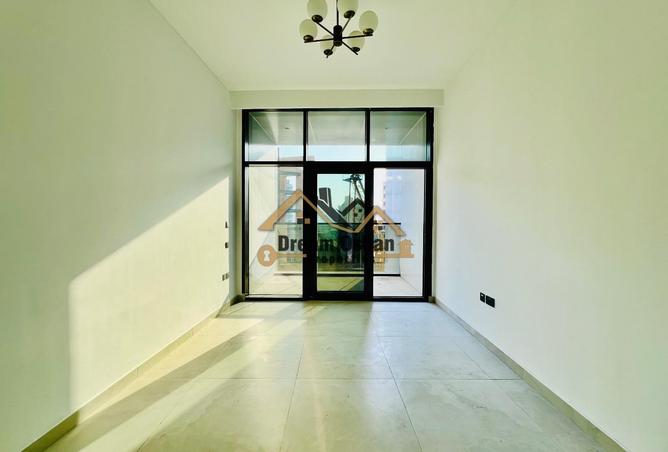 121121637 - Property Image 3