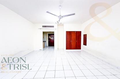 Apartment - Studio - 1 Bathroom for rent in Building Y17 - England Cluster - International City - Dubai
