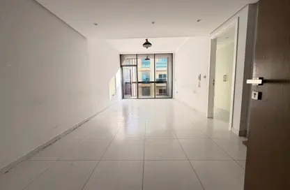 شقة - غرفة نوم - 2 حمامات للايجار في الزاهية - تجارية مويلح - الشارقة