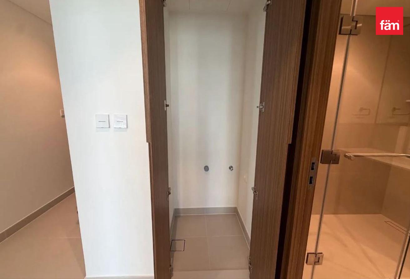 High Floor | Branded | Open View photo 9