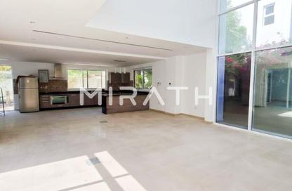 Villa - 5 Bedrooms - 6 Bathrooms for rent in Jumeirah 1 Villas - Jumeirah 1 - Jumeirah - Dubai