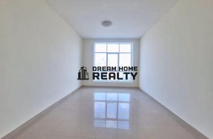 Apartment - 2 - 2 for rent in Al Thani Building - Al Khan - Sharjah