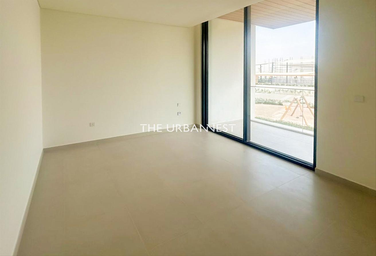 Prime Community l Close to Entrance l Huge Layout photo 9