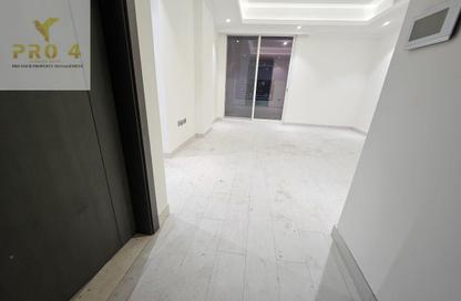 شقة - غرفة نوم - 2 حمامات للايجار في شارع النجدة - أبوظبي شقة - غرفة نوم - 2 حمامات للايجار في شارع النجدة - أبوظبي