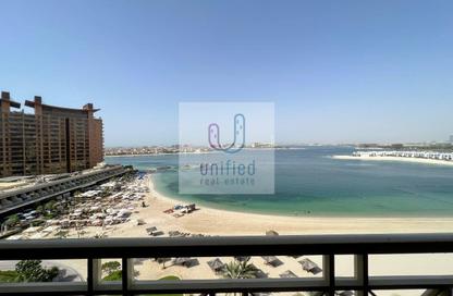 Apartment - 2 Bedrooms - 3 Bathrooms for rent in Al Msalli - Shoreline Apartments - Palm Jumeirah - Dubai