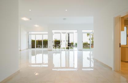 Villa - 5 Bedrooms - 6 Bathrooms for rent in Palma Residences - Palm Jumeirah - Dubai