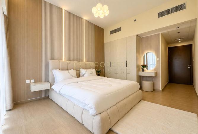 Premium Upgraded I Fully Furnished I Golf View photo 2