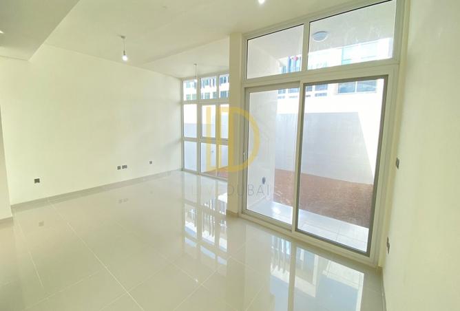 3 Bed - Maid - Middle Unit - R2M14 Type - Ready photo 3