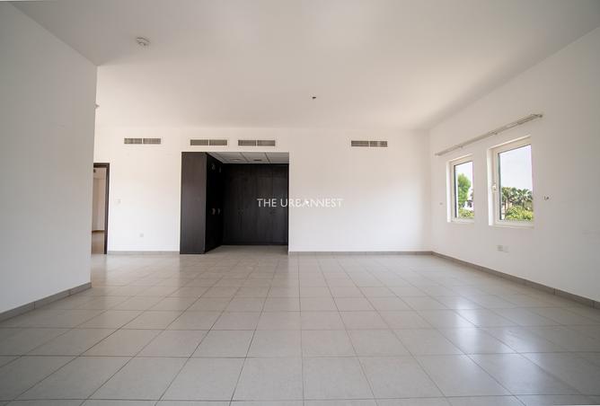 137429144 - Property Image 3