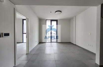 شقة - غرفة نوم - 2 حمامات للايجار في إيست فييليدج - الجادة - الشارقة