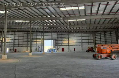 Warehouse - Studio - 2 Bathrooms for rent in Umm Al Thuoob - Umm Al Quwain