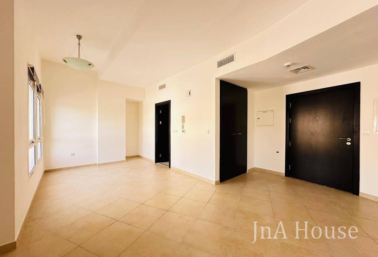 SPACIOUS VACANT STUDIO | GREAT RENTAL DEAL photo 7