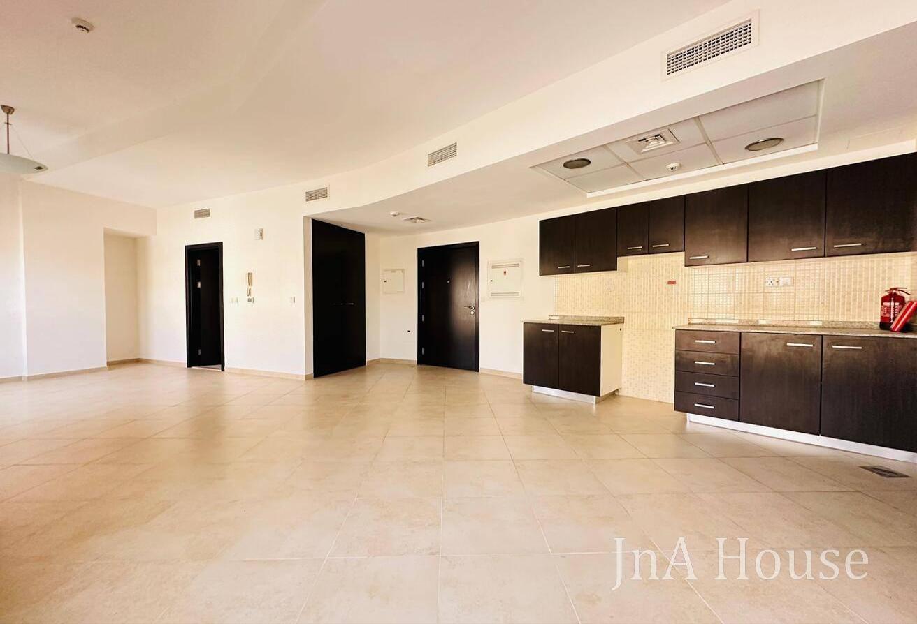 SPACIOUS VACANT STUDIO | GREAT RENTAL DEAL photo 4