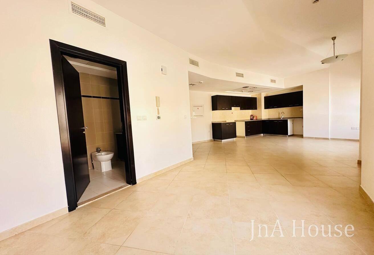 SPACIOUS VACANT STUDIO | GREAT RENTAL DEAL photo 5