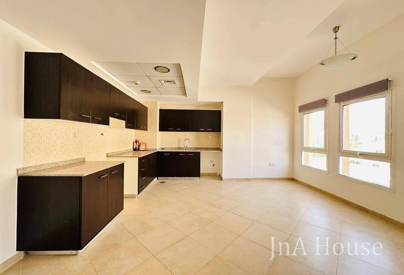 SPACIOUS VACANT STUDIO | GREAT RENTAL DEAL photo 9