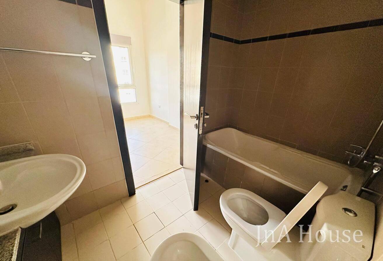 SPACIOUS VACANT STUDIO | GREAT RENTAL DEAL photo 11