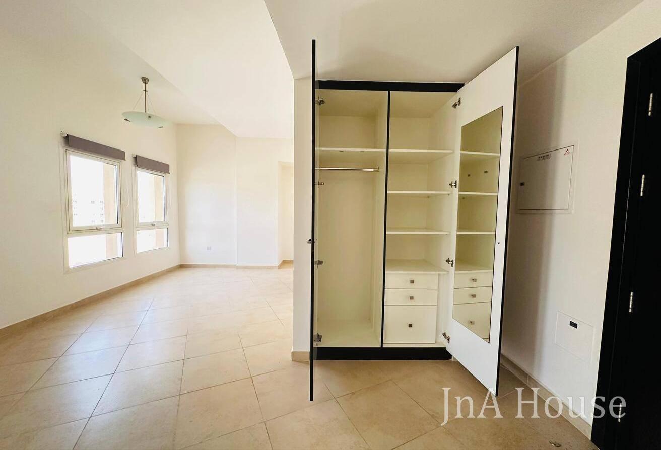 SPACIOUS VACANT STUDIO | GREAT RENTAL DEAL photo 8