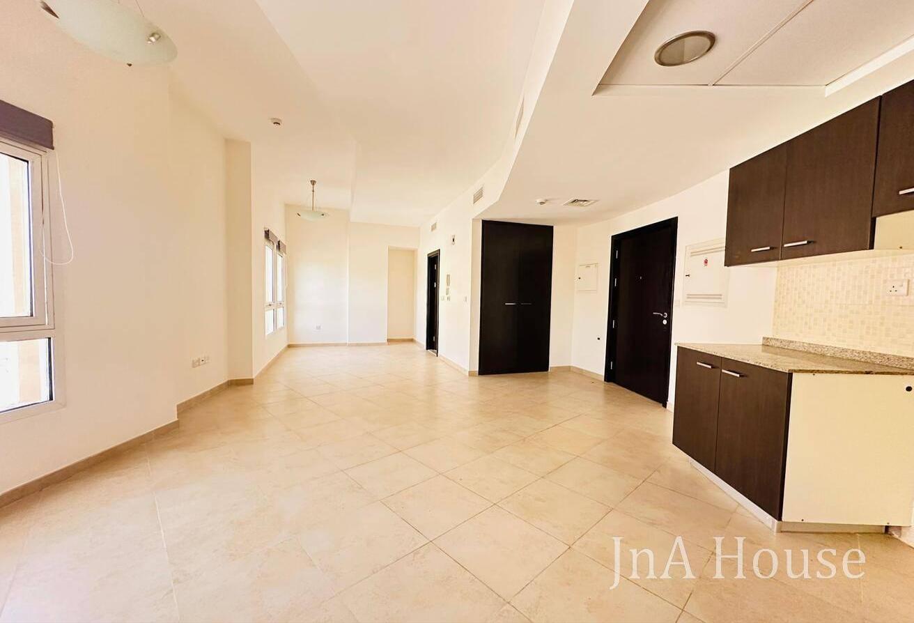 SPACIOUS VACANT STUDIO | GREAT RENTAL DEAL photo 6