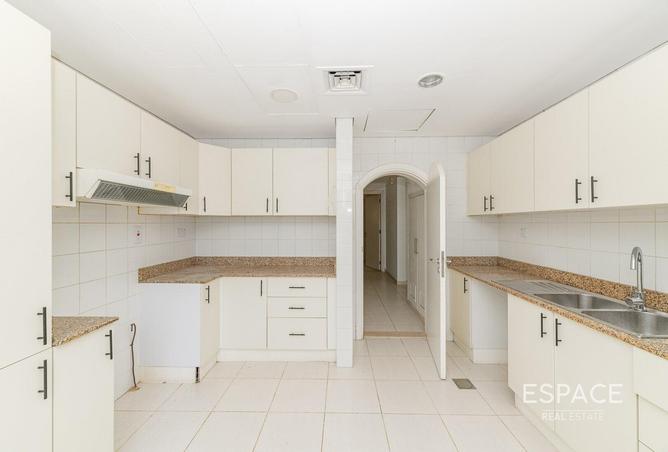 70287450 - صورة العقار 3