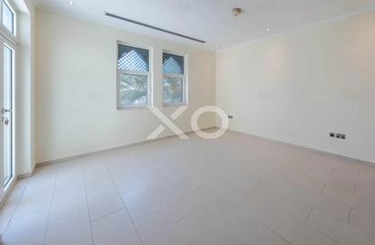 Villa - 4 Bedrooms - 4 Bathrooms for rent in District 8 - Jumeirah Park - Dubai