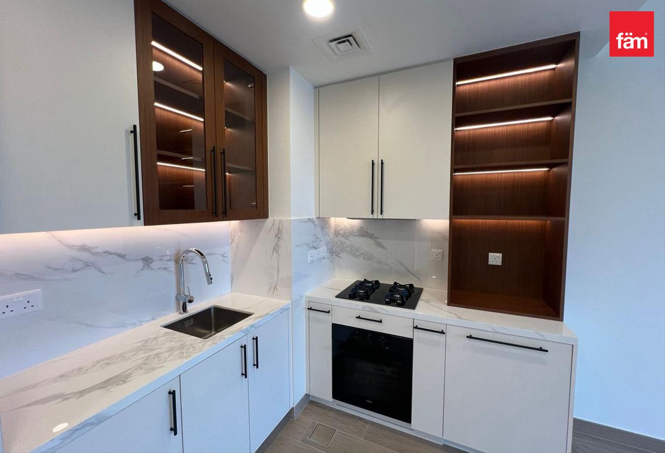 Brand New | Spacious | Modern | Boulevard View. photo 3