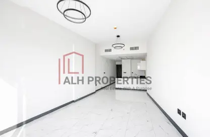 شقة - 2 غرف نوم - 2 حمامات للايجار في برج روكان B - برج روكان - روكان - دبي لاند - دبي