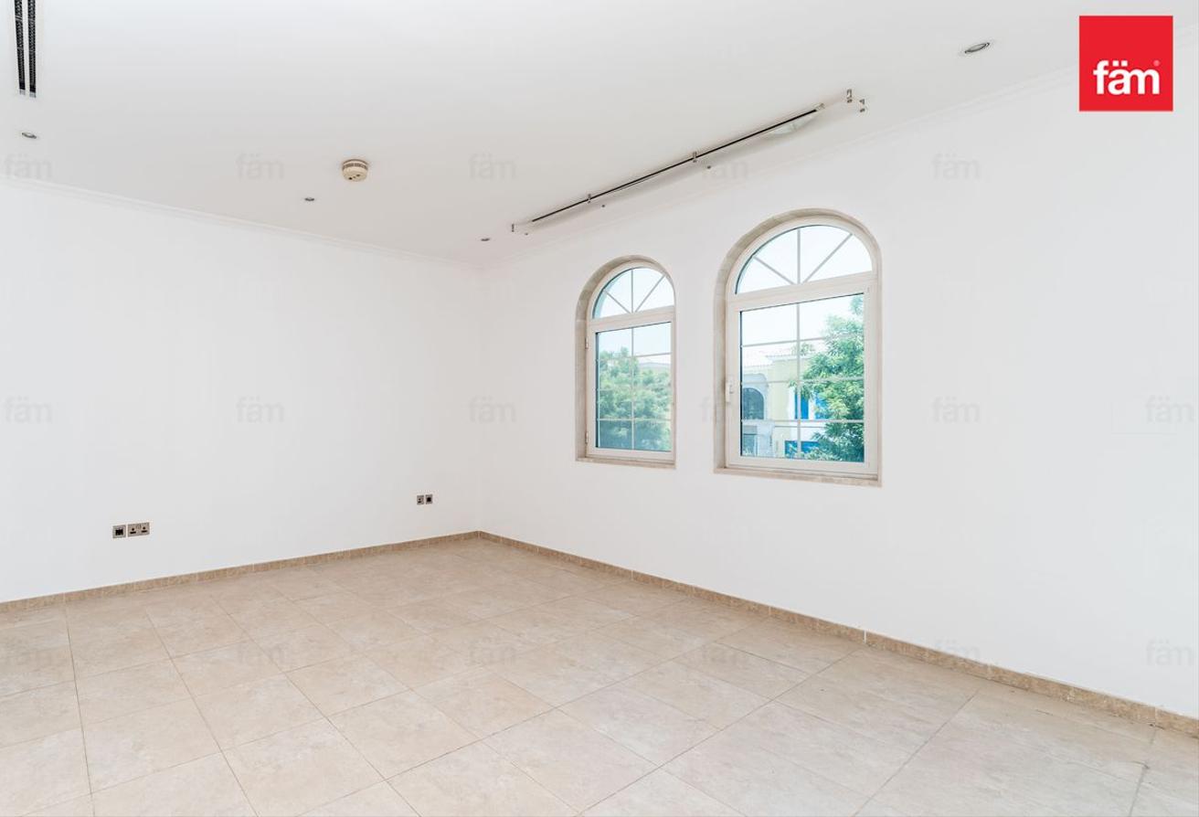 Vacant|Maid Suite|Prime Location photo 16