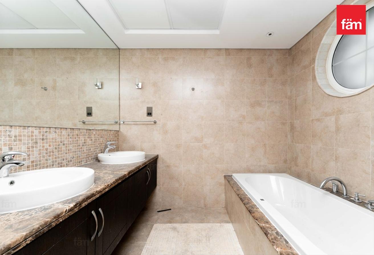 Vacant|Maid Suite|Prime Location photo 18