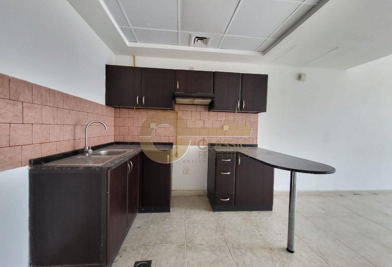 Pool View | Vacant | Spacious | Open Kitchen photo 5