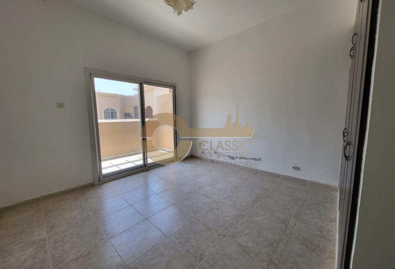 Pool View | Vacant | Spacious | Open Kitchen photo 4