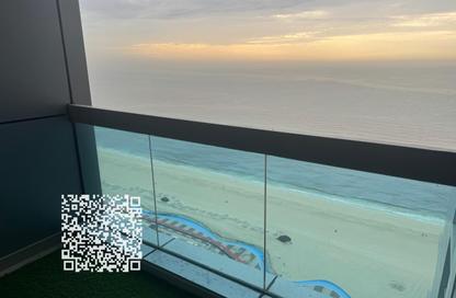 شقة - 2 غرف نوم - 2 حمامات للايجار في برج الكورنيش - طريق كورنيش عجمان - عجمان