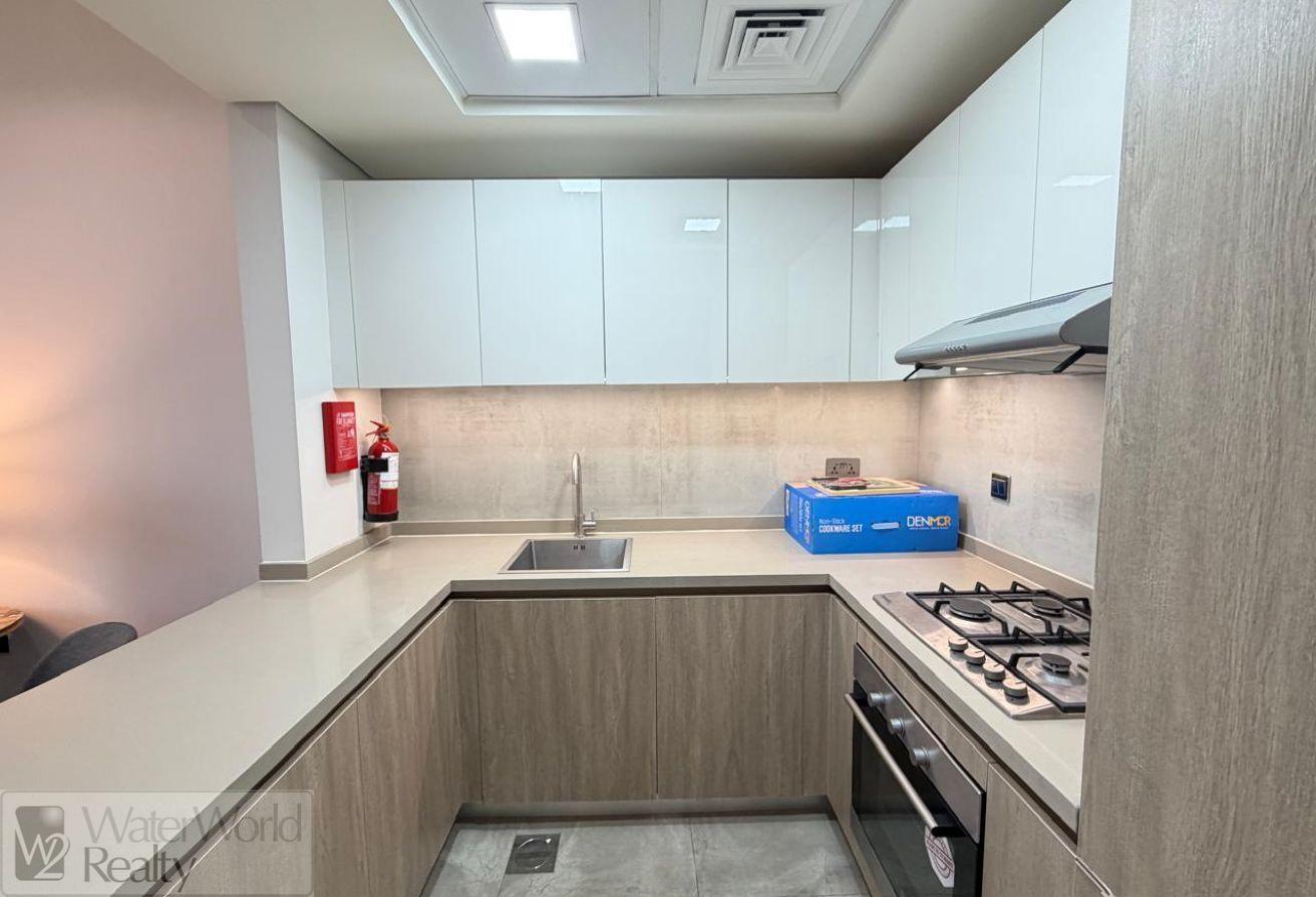 Vacant | Spacious 1 Bedroom | Furnished photo 4