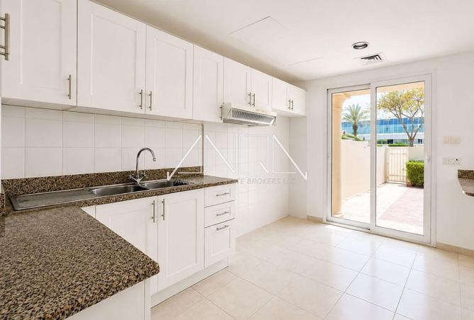 Park Facing | End Unit | Vacant on Transfer