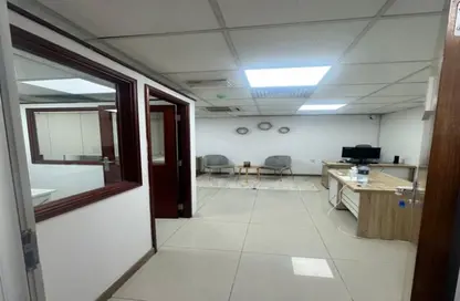 مركز أعمال - استوديو - 2 حمامات للايجار في بناية الكاظم - منطقة حديقة الكرامة - الكرامة - دبي