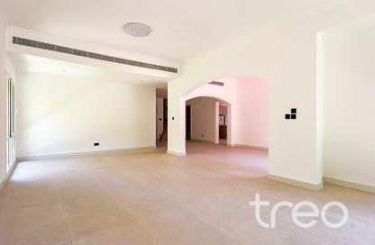 Villa - 4 Bedrooms - 5 Bathrooms for rent in Meadows 4 - Meadows - Dubai