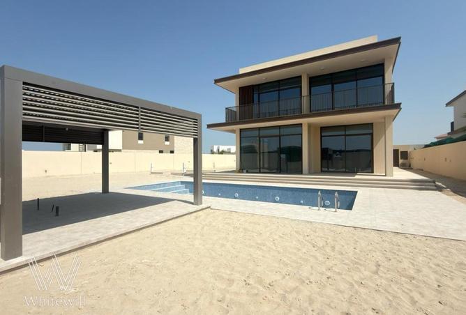5-bed villa · Beach access