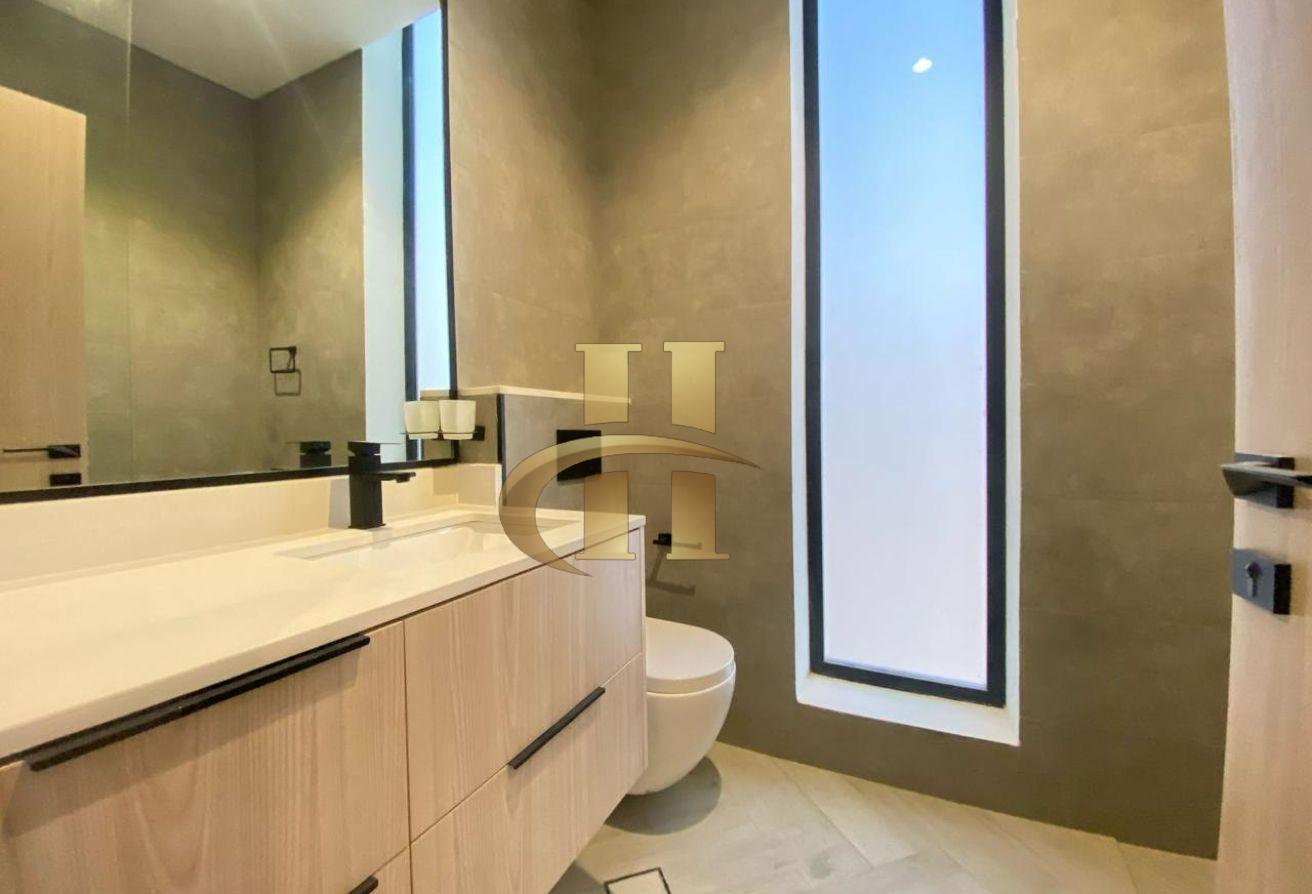 Spacious | Appliances | Vacant | Elegant photo 5