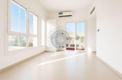 Villa - 2 Bedrooms - 3 Bathrooms for rent in Springs 11 - The Springs - Dubai