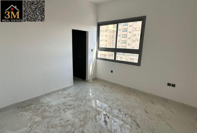 61698342 - Property Image 3