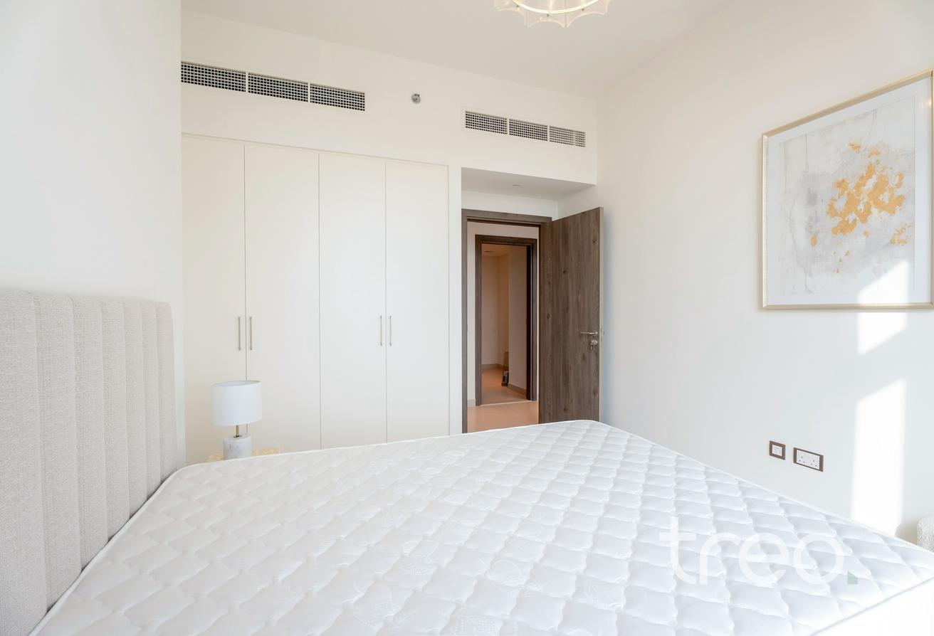 Skyline views | Maid room | Vacant photo 15